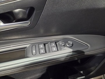 Peugeot 5008 II Crossover Facelifting 1.2 PureTech 130KM 2022 Peugeot 5008 1.2 PureTech GT EAT8 7os. Gwrancja Dealer 1.2 Benzyna 130KM, zdjęcie 13