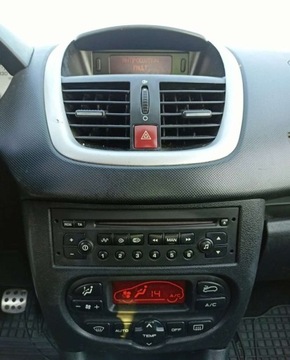 Peugeot 206 Hatchback 5d + 1.4 75KM 2011 Peugeot 206 plus Peugeot 206 plus 206 1.4 Presence 1.4 Benzyna 75KM, zdjęcie 9