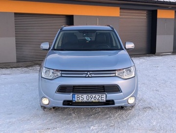 Mitsubishi Outlander III 2014 Mitsubishi Outlander Rezerwacja 2.0 Hybryda Plug-in 121KM, zdjęcie 15