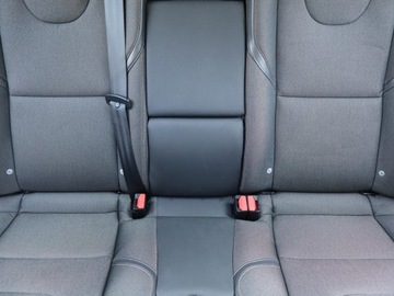 Volvo V40 II Cross Country Facelifting 2.0 T4 190KM 2018 Volvo V40 Cross Country 2.0 T4 AWD, Salon Polska, zdjęcie 9