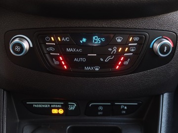 Ford Tourneo Courier I Mikrovan Facelifting 1.5 Duratorq TDCi 100KM 2020 Ford Tourneo Courier 1.5 TDCI, Salon Polska, zdjęcie 12