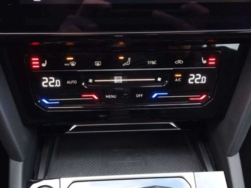 Volkswagen Arteon Fastback Facelifting 2.0 TSI 190KM 2022 Volkswagen Arteon Faktura VATAutomatElegancemodel 2023 2.0 Benzyna 190KM, zdjęcie 19