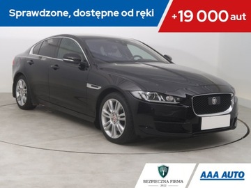 Jaguar XE Sedan 2.0 i4 240KM 2016 Jaguar XE 25t, Salon Polska, Serwis ASO, Automat