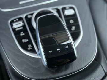 Mercedes Klasa E W213 Kombi Plug-in Facelifting 2.0 E300de 306KM 2020 Mercedes-Benz Klasa E 300 DE hybryda plug-In pakiet AMG serwis ASO pakiet, zdjęcie 12