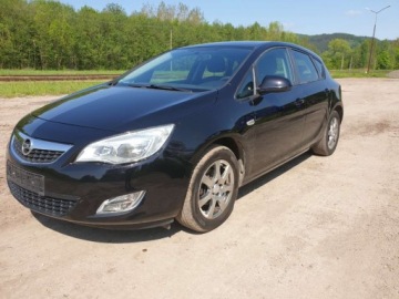 Opel Astra J Hatchback 5d 1.4 Twinport ECOTEC 100KM 2010 Opel Astra Opel Astra 2010 1.4 benzyna 1.4 Benzyna 101KM