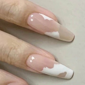 1 Надавите на накладные ногти