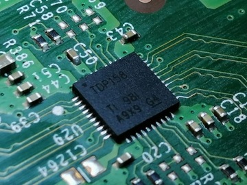 Замена чипа IC Retimer для Xbox ONE X на HDMI