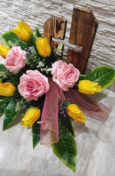 Украшение для пасхального памятника на деревянной основе.