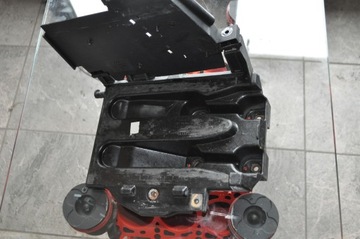 AUDI TT 8N PODSTAWA SKRZYNKA AKUMULATORA 8N971824 8N8804373