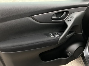 Nissan Qashqai II Crossover 1.2 DIG-T 115KM 2017 Nissan Qashqai ! Klimatyzacja ! Czujniki Parkowani, zdjęcie 9