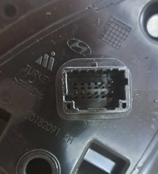 HYUNDAI BAYON I20 III ZRCÁTKO PRAVÉ 8 PIN