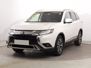 Mitsubishi Outlander III SUV Facelifting 2017 2.0 150KM 2018 Mitsubishi Outlander 2.0, Salon Polska, zdjęcie 1