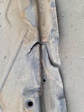 КРЫШКА ШАССИ VW T5 7H0825210E