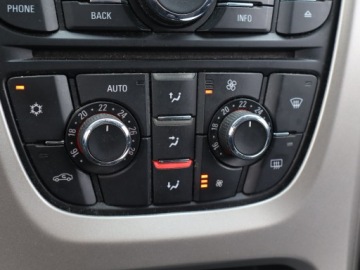 Opel Astra J Sports Tourer 1.4 Turbo ECOTEC 120KM 2011 Opel Astra 1.4 T, Klima, Klimatronic, Tempomat, zdjęcie 14