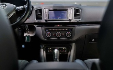 Volkswagen Sharan II Van Facelifting 2.0 TSI 220KM 2016 Volkswagen Sharan 2.0 TSI BMT Highline DSG 2.0 Benzyna 220KM, zdjęcie 25