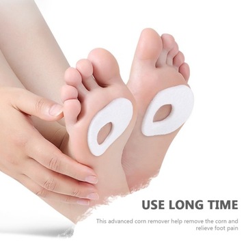 Войлочные чехлы для мозолей следуют за устройством для удаления мозолей на ногах.