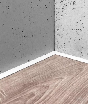 Минималистичный плинтус из ВИНИЛА белого цвета