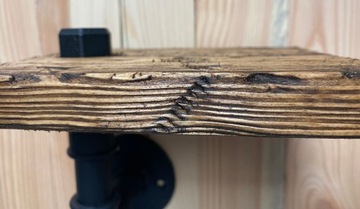 Черный держатель для туалетной бумаги с полкой-чердаком.