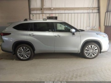 Toyota Highlander III 2024 Toyota Highlander PLATINUM, 2024., 4x4, 2.4L 2.4 Benzyna 265KM, zdjęcie 5