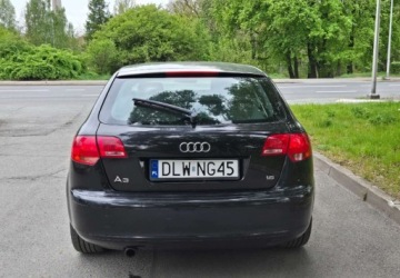 Audi A3 8P Hatchback 3d 1.6 FSI 115KM 2004 Audi A3 Sportback Audi A3 Klimatronik 1.6 Benzyna 116KM, zdjęcie 4