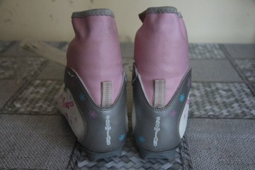 ROSSIGNOL NNN – РАЗМЕР 34/21,5 СМ – ИЗОЛИРОВАННЫЙ