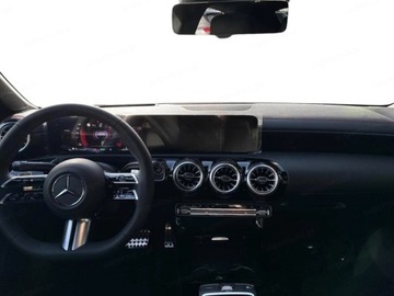 Mercedes CLA C118/X118 Coupe Facelifting 1.3 200 163KM 2025 MERCEDES-BENZ CLA 200 AMG Line Sedan 1.3 (163KM) 2025, zdjęcie 4