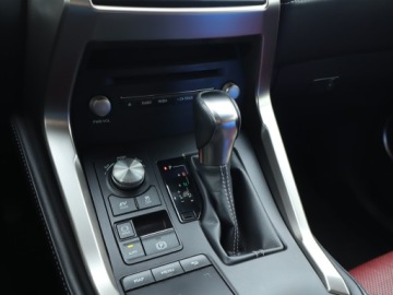 Lexus NX I SUV Facelifting 300h 197KM 2018 Lexus NX 300h, Salon Polska, Serwis ASO, 4X4, zdjęcie 12