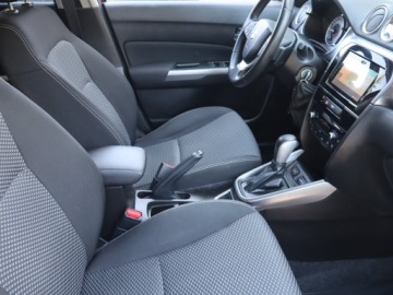 Suzuki Vitara III SUV Facelifting 1.0 BoosterJet 111KM 2019 Suzuki Vitara 1.0 BoosterJet, Salon Polska, zdjęcie 8