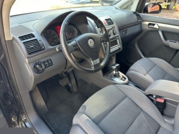 Volkswagen Touran I 2.0 TDI 170KM 2008 Volkswagen Touran 2.0 TDI DPF DSG Trendline 170KM 2008r, zdjęcie 13