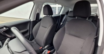 Peugeot 208 I Hatchback 5d Facelifting 1.2 PureTech 82KM 2017 Peugeot 208 Salon PL Faktura VAT Climatronic Czujnik deszczuzmierzchu 1.2, zdjęcie 15