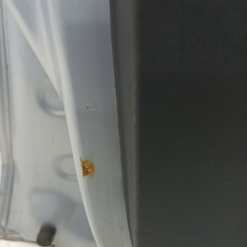 DVEŘE LEVÝ PŘEDNÍ MITSUBISHI COLT Z30 2005