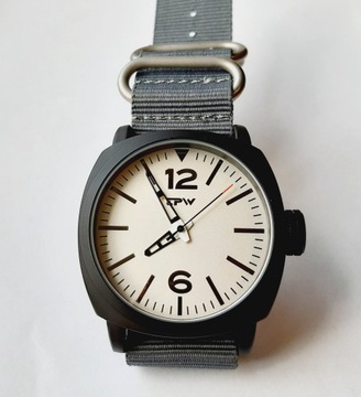 Nowy, masywny zegarek TPW, parciany pasek