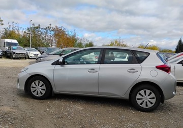 Toyota Auris II Hatchback 5d Dual VVT-i 100 99KM 2014 Toyota Auris 2014r, 1.3 Benzyna. Uszkodzony prawy tyl. Jezdzi. 1.3 99KM, zdjęcie 17