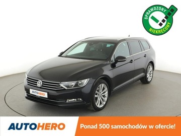 Volkswagen Passat B8 Variant 2.0 TDI BlueMotion SCR 150KM 2019 Volkswagen Passat DSG R-Line interior pack klima