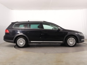 Volkswagen Passat B7 Variant 2.0 TDI CR DPF BlueMotion 140KM 2012 VW Passat 2.0 TDI, Navi, Xenon, Bi-Xenon, Klima, zdjęcie 5