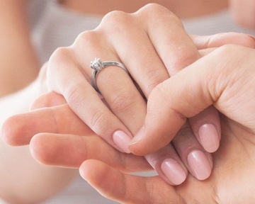 ЗОЛОТОЕ КОЛЬЦО 585 ПРОБЫ С БРИЛЛИАНТОМ 0,06 карата высота 24 часа