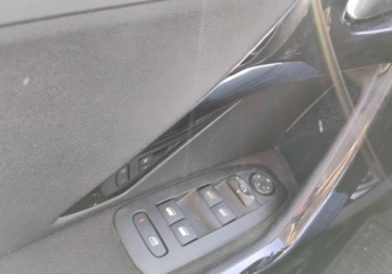 Peugeot 208 I 2015 Peugeot 208 2015r, 1.6 HDI. Uszkodzony przod. Pali. 1.6 Diesel 90KM, zdjęcie 9