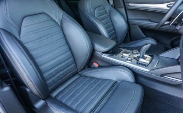 Alfa Romeo Stelvio SUV Facelifting 2023 2.0 GME Turbo 280KM 2024 Alfa Romeo Stelvio Alfa Romeo Stelvio Veloce Q4 2.0 280KM 2.0 Benzyna 280KM, zdjęcie 31