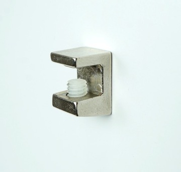 1 стеклянная полка с никелевым крепежным штифтом