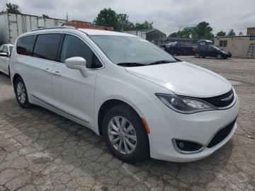 Chrysler Pacifica II 2018 Chrysler Pacifica Touring L 2018 3.6l 3.6 Benzyna 287KM, zdjęcie 4