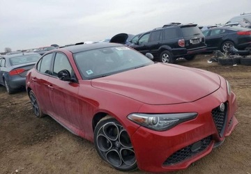 Alfa Romeo Giulia II Sedan Facelifting 2.0 Turbo 280KM 2021 Alfa Romeo Giulia Auta z USA - Zapytaj o wiecej ofert 2.0 Benzyna 280KM, zdjęcie 3