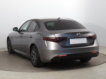 Alfa Romeo Giulia II Sedan 2.0 Turbo 200KM 2018 Alfa Romeo Giulia 2.0 Turbo, Salon Polska, zdjęcie 3