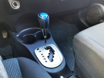 Toyota Yaris III Hatchback 5d Hybrid 100 74KM 2013 TOYOTA YARIS Hybrid 100 74KM,Automat, Kamera cofania, Nawigacja, zdjęcie 7