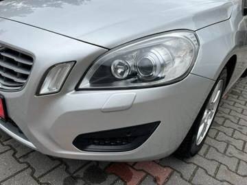 Volvo S60 II Sedan 1.6 T3 150KM 2013 Volvo S60 1.6 T3 150 KM Xenony Podgrzewane fotele, zdjęcie 3