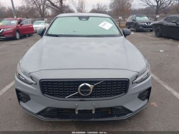 Volvo S60 III 2024 Volvo S60 2024 Volvo S60 B5 FWD Plus Dark Theme 2.0 Benzyna 247KM, zdjęcie 1