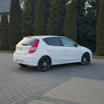 Hyundai i30 I Hatchback Facelifting 1.6 CRDi 90KM 2011 Hyundai i30 1.6 Diesel Manual Lift Serwis 2 Klucze, zdjęcie 11