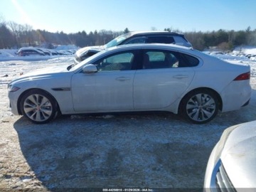 Jaguar XF II 2021 Jaguar XF R-Dynamic Se P300 2021 2.0 Benzyna 296KM, zdjęcie 2