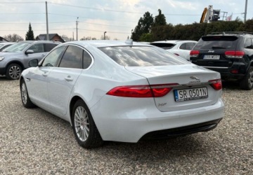 Jaguar XF II Sedan 2.0 i4D 163KM 2017 Jaguar XF Samochod z gwarancja 2.0 Diesel 163KM, zdjęcie 3