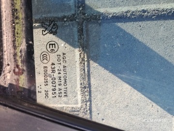 PEUGEOT 208 2008 SKLO (OKNO) KAROSERIE TROJŮHELNÍK LEVÝCH DVEŘE PŘEDNÍCH 12R