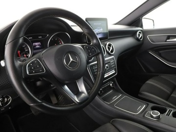 Mercedes Klasa A W176 Hatchback 5d Facelifting 220 184KM 2017 Mercedes A 220 4x4 automat full LED półskóra,, zdjęcie 13